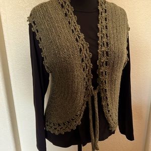 Chico’s like new tapered Olive knitted sweater vest, size 2, fits medium